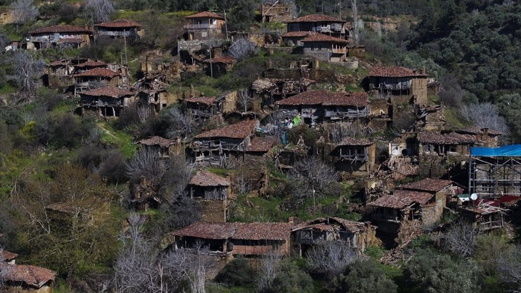 İzmir’de göçle boşalan hayalet köy, yeniden canlanacak