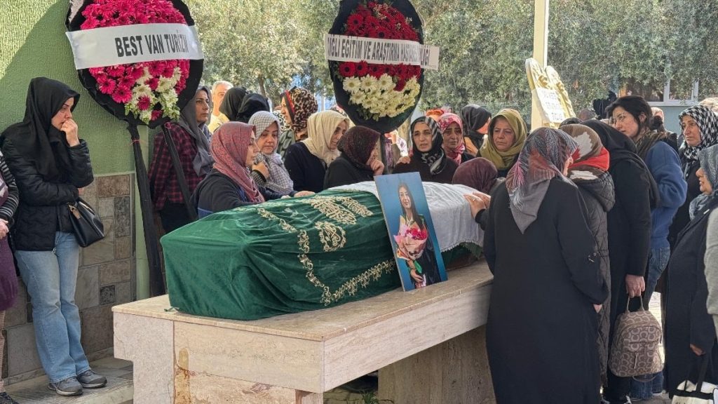 İzmir’de kazada hayatını kaybeden genç doktora son veda