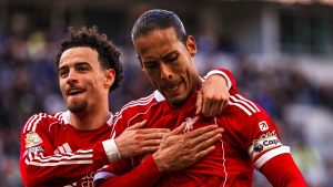Liverpool, Everton’ı son dakikada devirdi