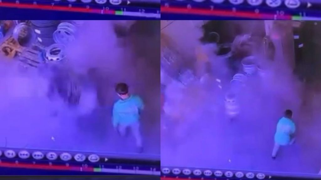 Mersin’de tamirhanede kamyon lastiği bomba gibi patladı