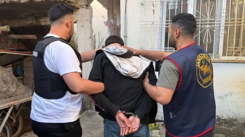 MİT’ten 9 ilde ‘panel’ operasyonu: 11 tutuklama