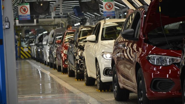 Nisan’da otomotiv satışları yine 100 bin barajının üstünde