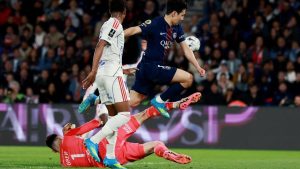 Olimpik Lyon, PSG’yi deplasmanda yendi