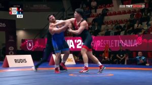 Rakibi tokat attı: Rıza Kayaalp finale çıktı…