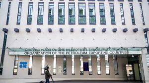 Rusya: BAE’nin OPEC’ten ayrılması fiyat savaşına yol açmaz