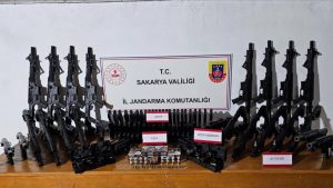 Sakarya’da silah kaçakçılarına darbesi: Cephanelik ortaya çıkarıldı