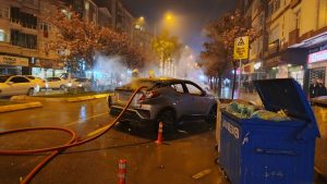Samsun’da babasıyla tartıştı, park halindeki aracı yaktı