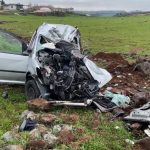 Şanlıurfa’da tırın çarptığı araç hurdaya döndü