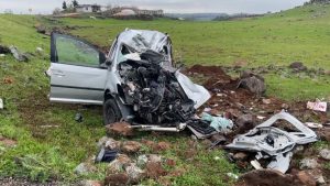 Şanlıurfa’da tırın çarptığı araç hurdaya döndü