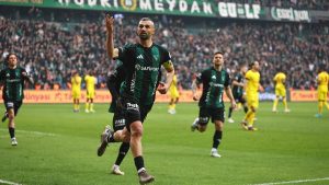 Serdar Dursun’dan minik taraftara jest