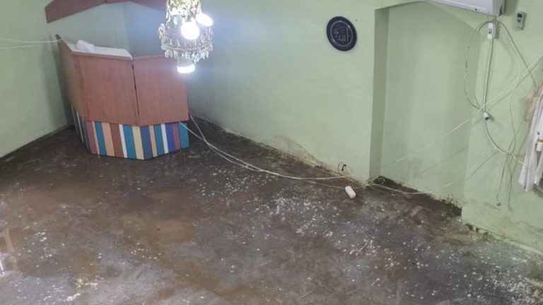 Şırnak’ta aşırı yağışlar sonrası bir cami sular altında kaldı