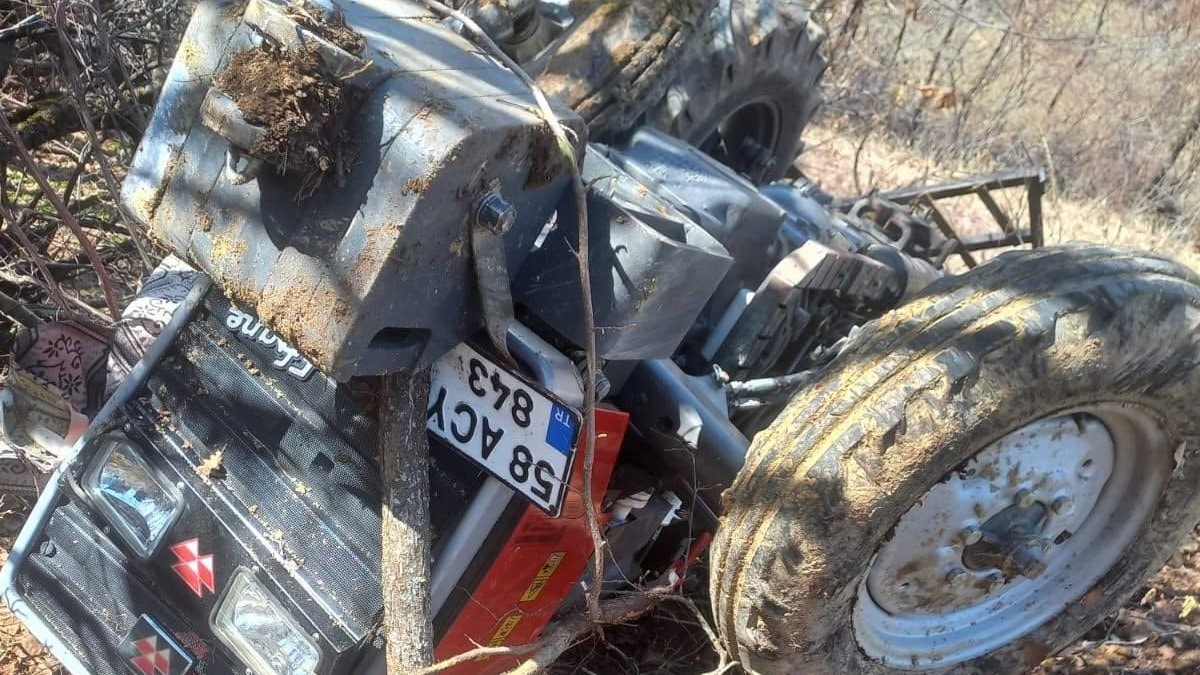 Sivas’ta traktör devrildi: 2 kardeşten 1’i öldü