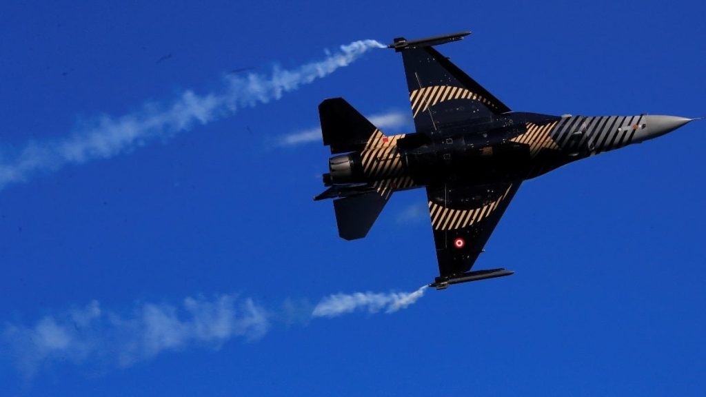 SOLOTÜRK, 23 Nisan gösterileri öncesi prova yaptı