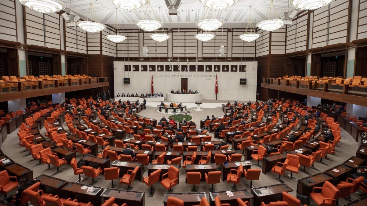 Sosyal medya ve doğum iznine yönelik düzenlemeler Meclis’te