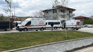 Tokat’ta öğrenci servisi ile otomobilin çarpışması sonucu 10 öğrenci yaralandı