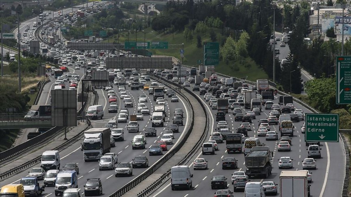 Trafiğe kaydedilen taşıtların yarısı 4 şehirde yer alıyor