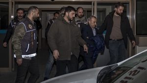 Tutuklanan eski Tunceli Valisi Tuncay Sonel, kelepçeyi gizlemeye çalıştı