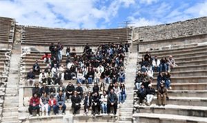 Üniversite öğrencilerine Bergama ve Ödemiş gezisi