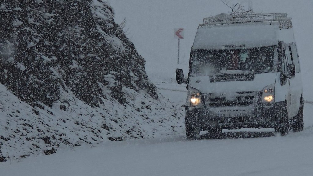 Van’da nisan ayında iki mevsim bir arada