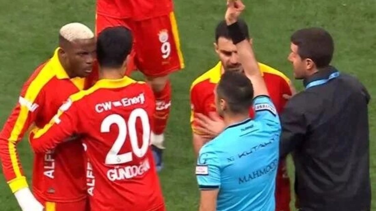 Victor Osimhen’den maç sonu hakeme büyük tepki!